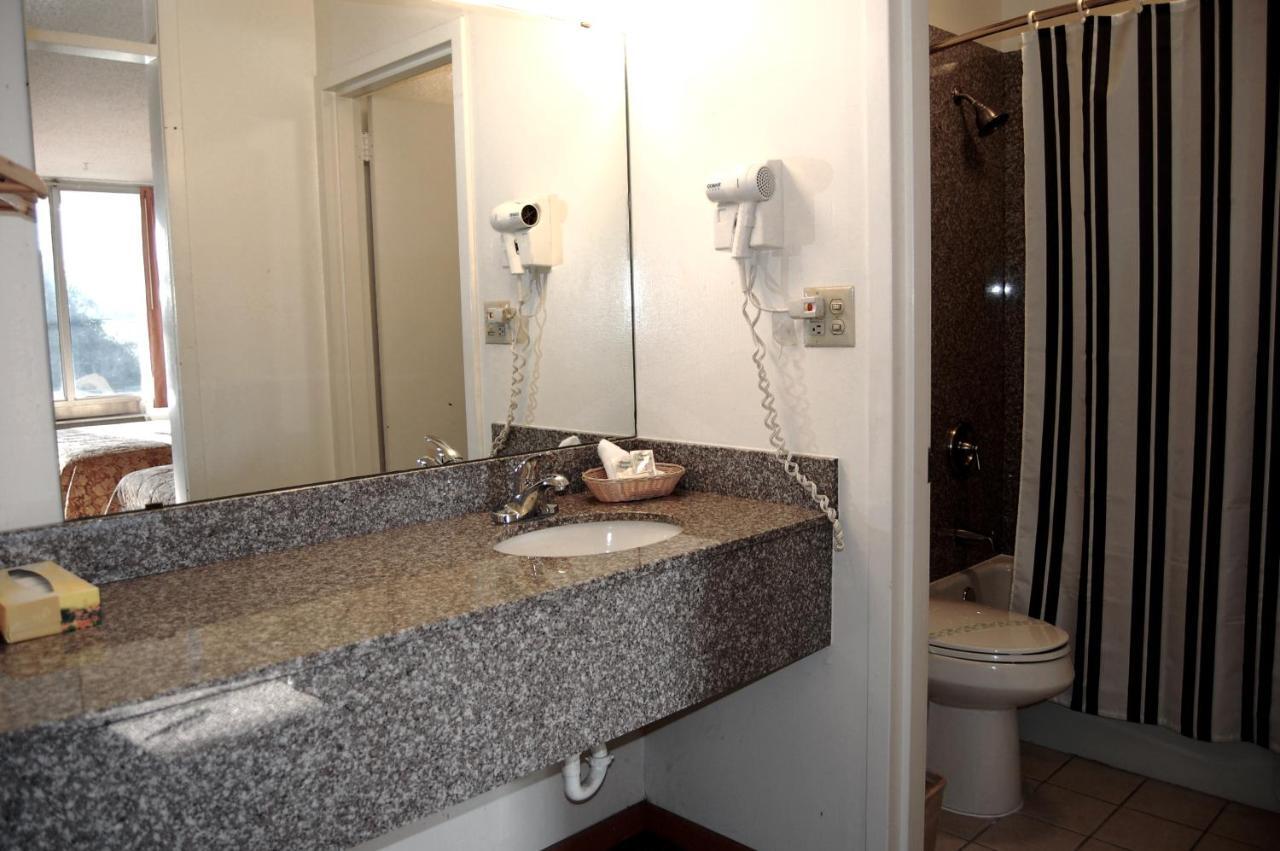 Columbus Inn Room photo