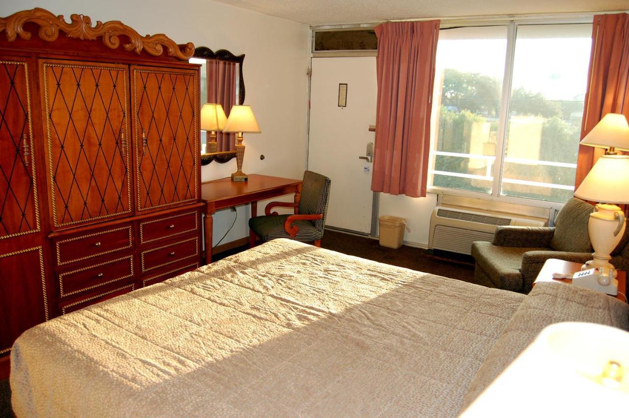 Columbus Inn Room photo
